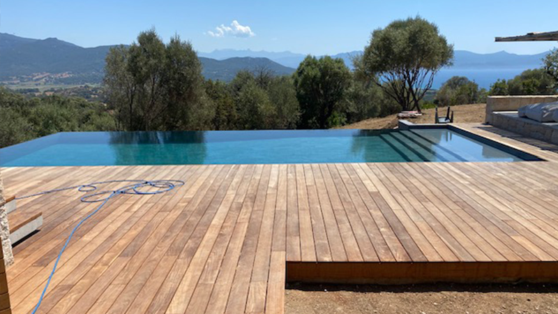 Piscine de forme libre